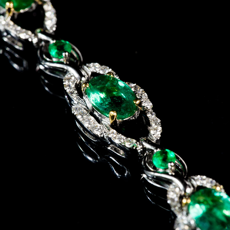 白18K金祖母绿手链3.186克拉/9粒