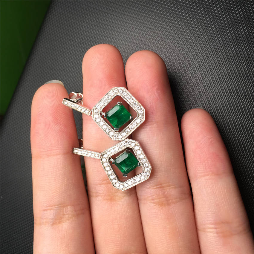 白18K祖母绿耳钉  主石：2.166克拉