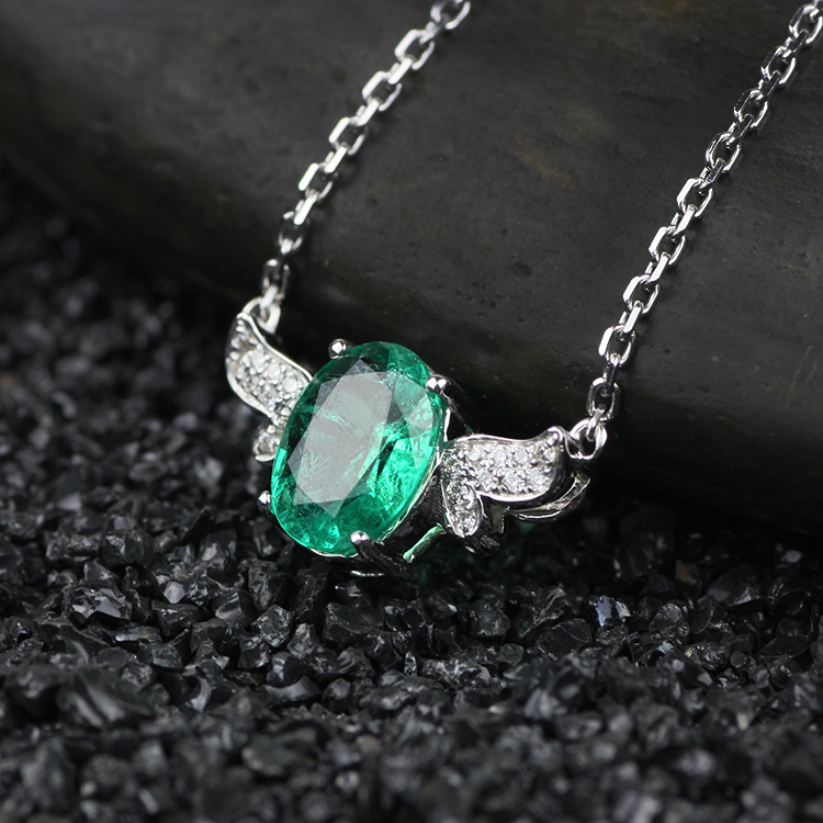 白18K金祖母绿链牌0.85