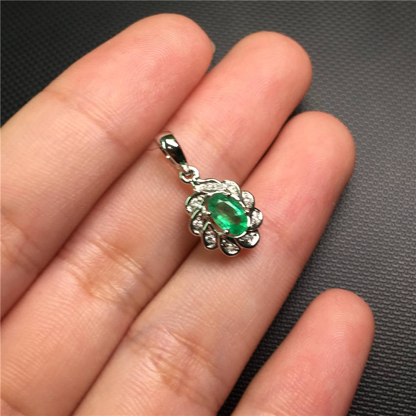 白18K金祖母绿吊坠0.36ct