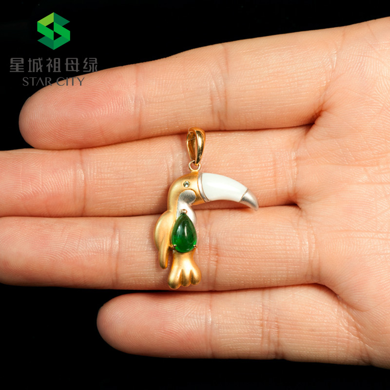 黄18K金祖母绿吊坠0.876ct
