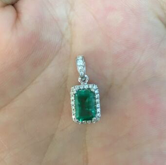 白18K金祖母绿钻坠0.731ct
