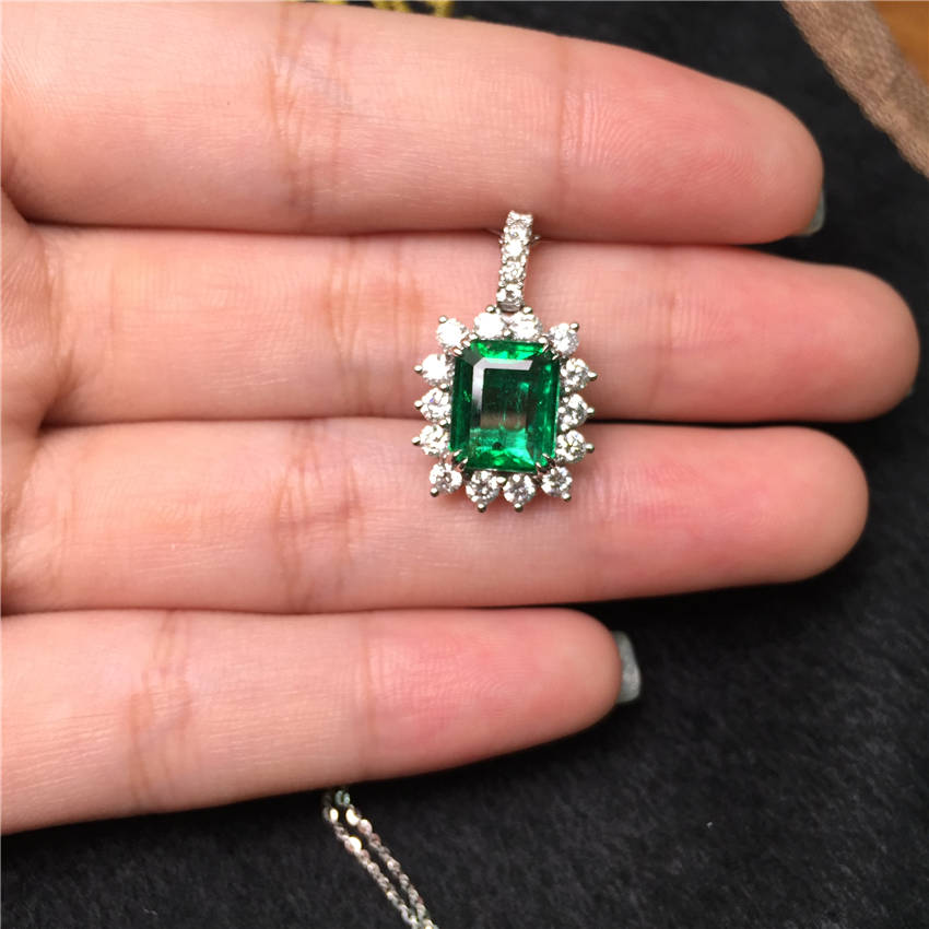 18K白祖母绿吊坠 2.138ct
