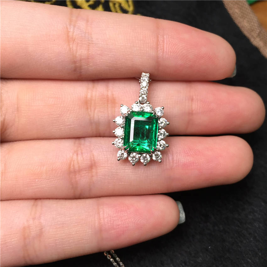 18K白祖母绿吊坠 2.138ct