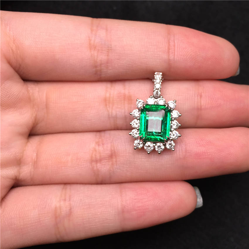 18K白祖母绿吊坠 2.138ct