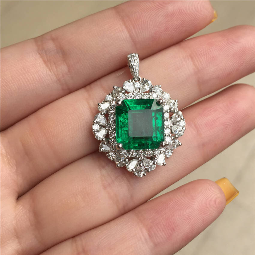 白18K金祖母绿吊坠5.006ct