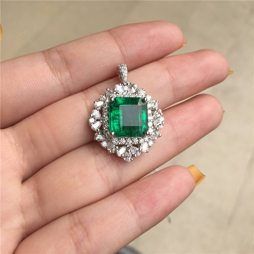 白18K金祖母绿吊坠5.006ct