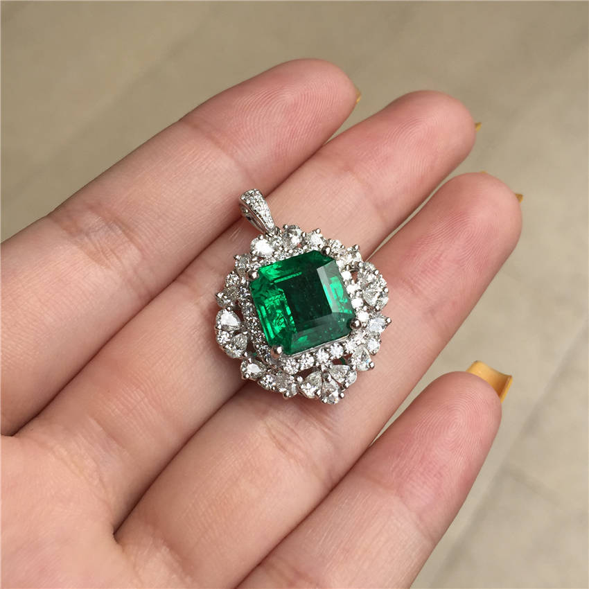 白18K金祖母绿吊坠5.006ct