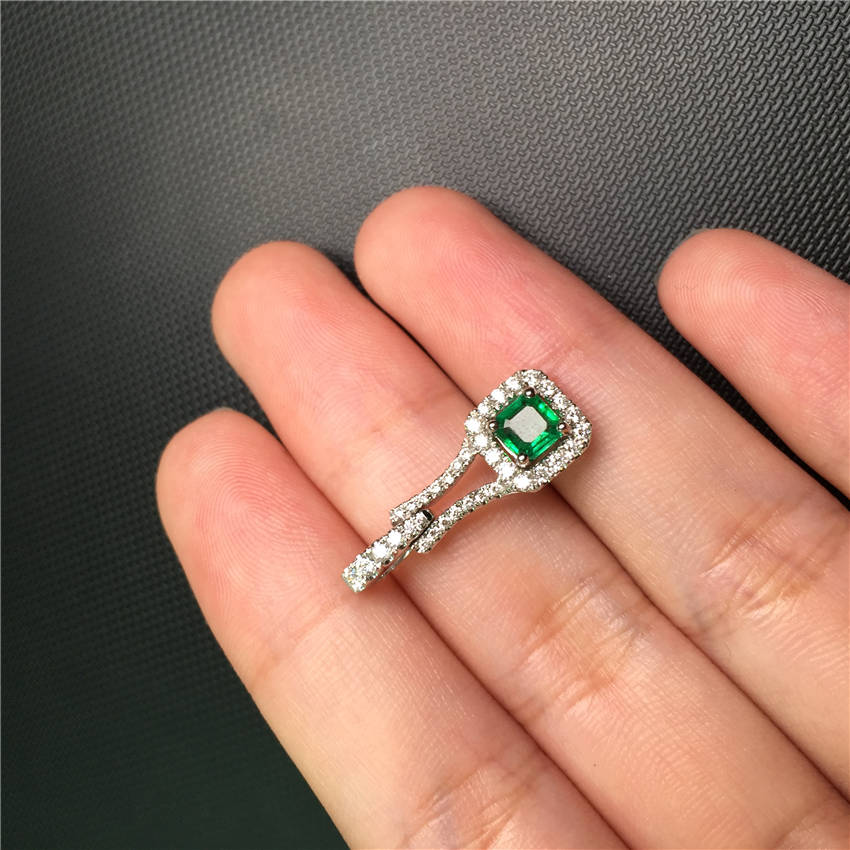 白18K祖母绿钻坠0.419ct