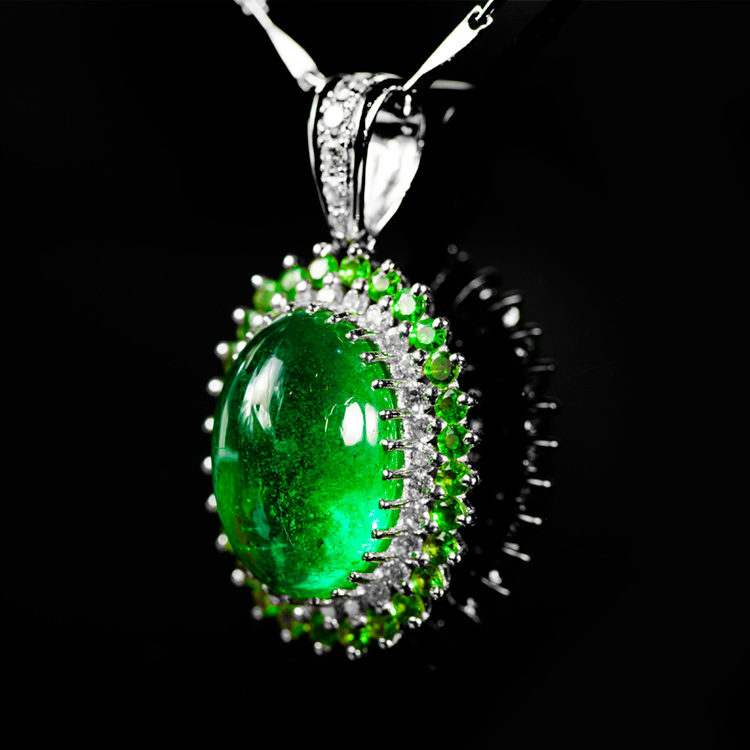 白18K祖母绿钻坠4.488ct