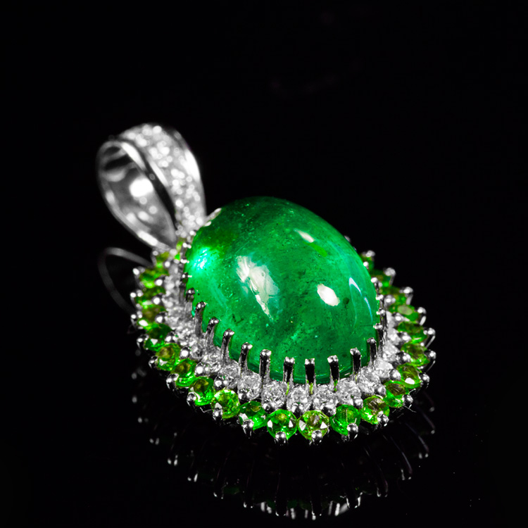 白18K祖母绿钻坠4.488ct