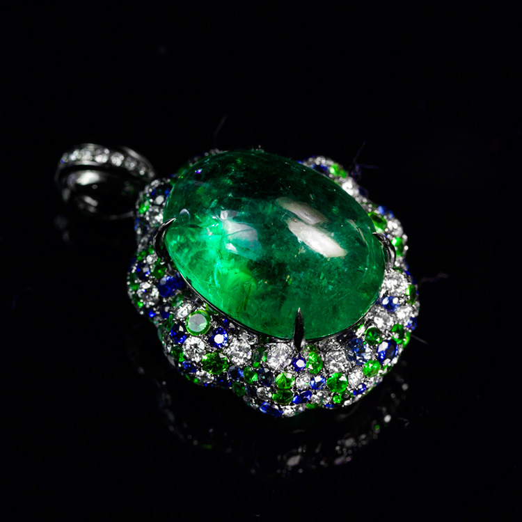 18K黑金祖母绿吊坠17.46ct
