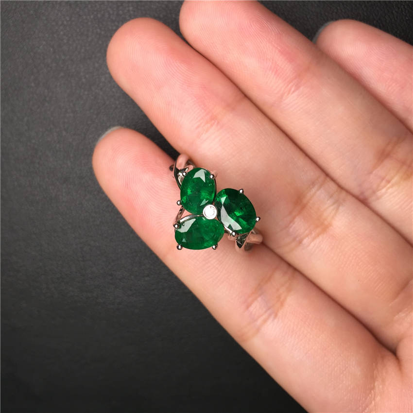 白18K祖母绿钻戒2.449ct
