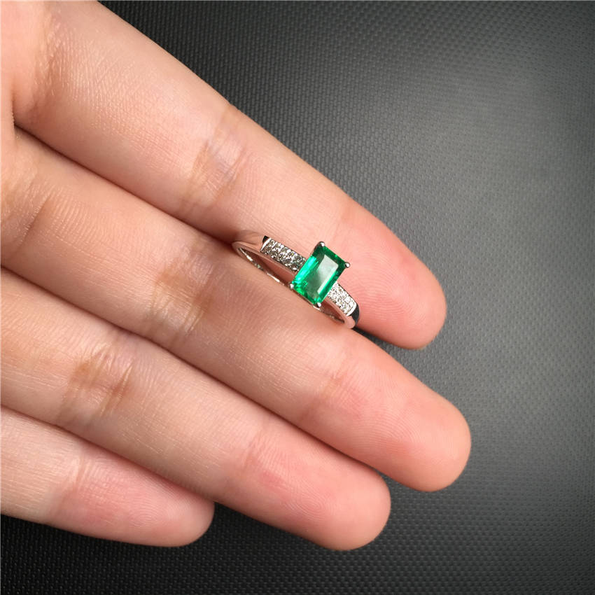 白18K金祖母绿钻戒0.649ct