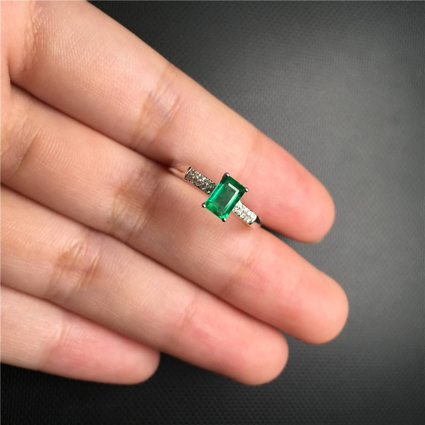 白18K金祖母绿钻戒0.649ct