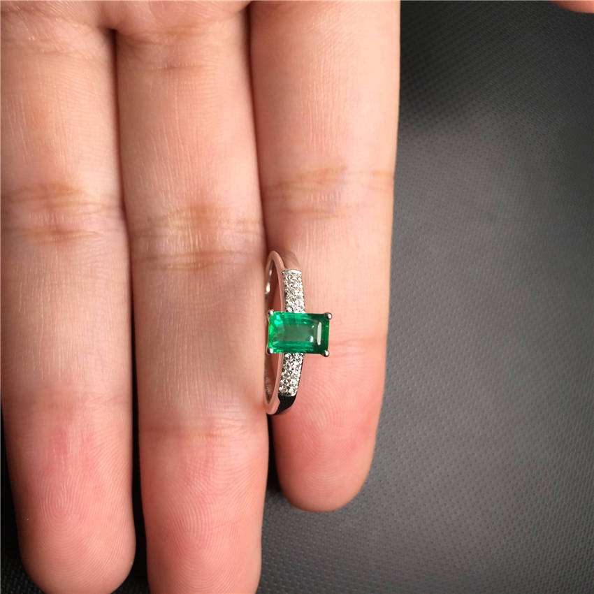 白18K金祖母绿钻戒0.649ct