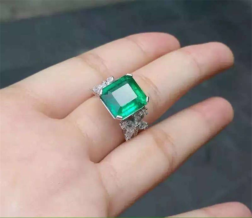 白18K金祖母绿钻戒 6.56ct