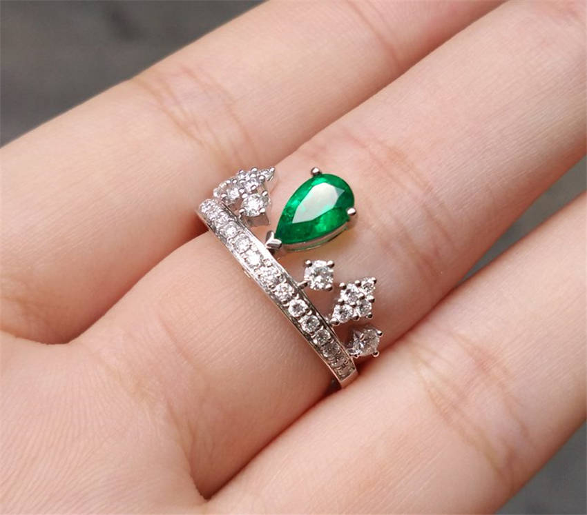白18K祖母绿钻戒0.686 皇冠绿宝石戒指