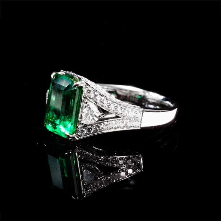 白18K金祖母绿钻戒3.26ct