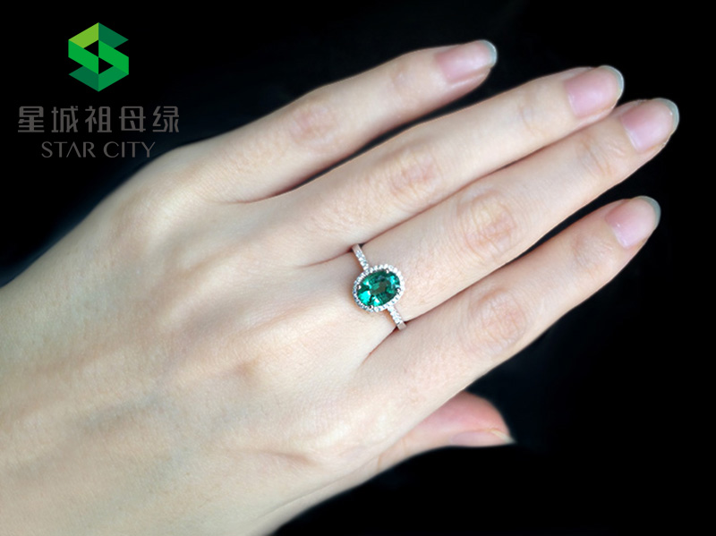 18K白祖母绿戒指0.849ct