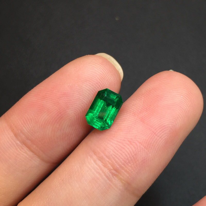 哥伦比亚 祖母绿裸石1.15ct GRS vivid muzo minor