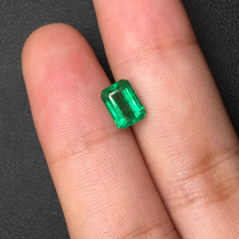 赞比亚 祖母绿裸石1.23ct GUILD MEDIUM GREEN INSIGNIFICANT