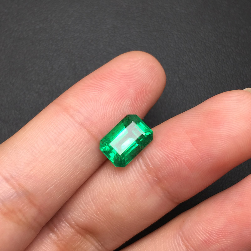 赞比亚 祖母绿裸石2.42ct GUILD INTENE GREEN INSIGNIFICANT