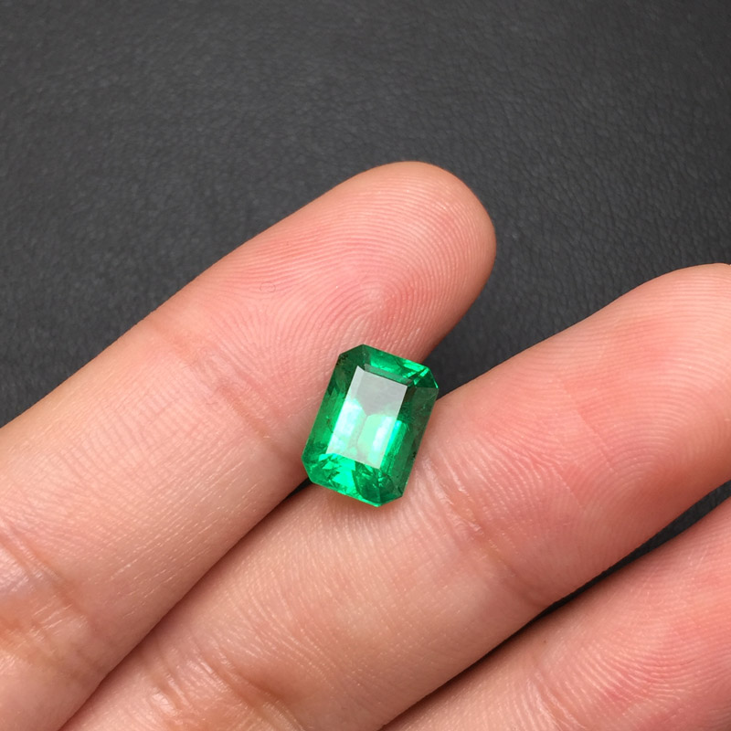 赞比亚 祖母绿裸石2.42ct GUILD INTENE GREEN INSIGNIFICANT