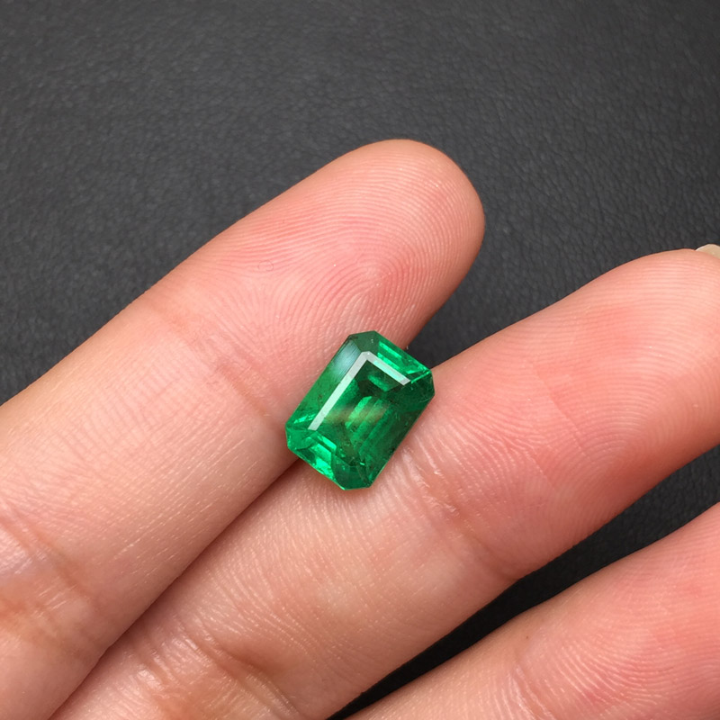 赞比亚 祖母绿裸石2.42ct GUILD INTENE GREEN INSIGNIFICANT