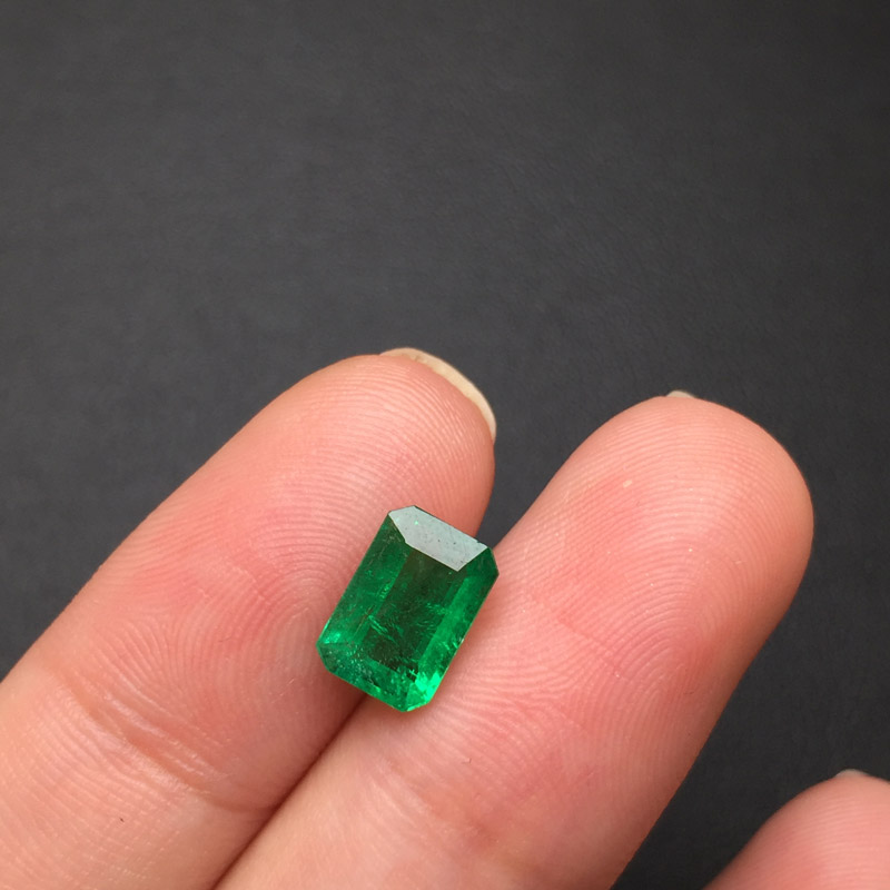 赞比亚 祖母绿裸石1.59ct GUILD INTENSE GREEN INSIGNIFICANT