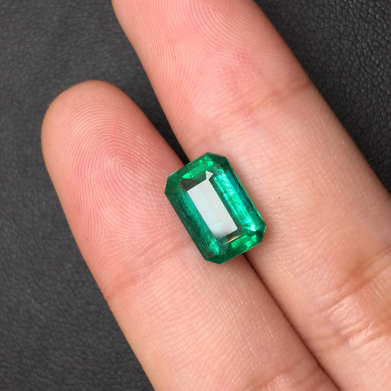 赞比亚 祖母绿裸石2.71ct GUILD MEDIUM GREEN Insignificant