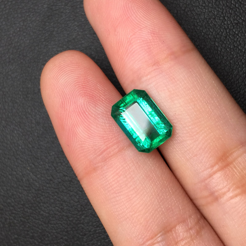 赞比亚 祖母绿裸石2.71ct GUILD MEDIUM GREEN Insignificant