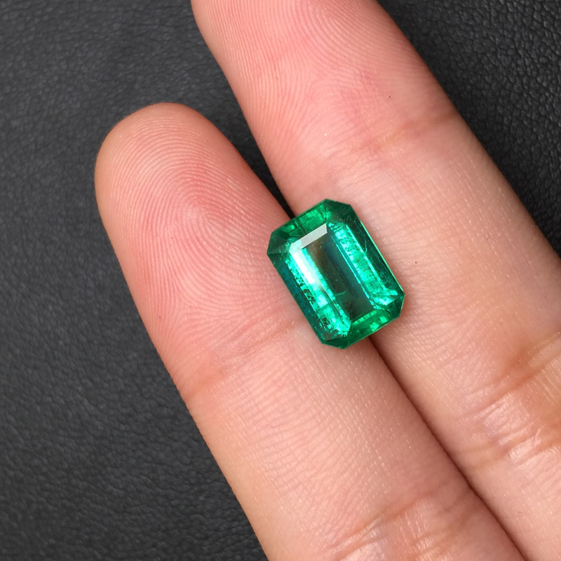 赞比亚 祖母绿裸石2.71ct GUILD MEDIUM GREEN Insignificant