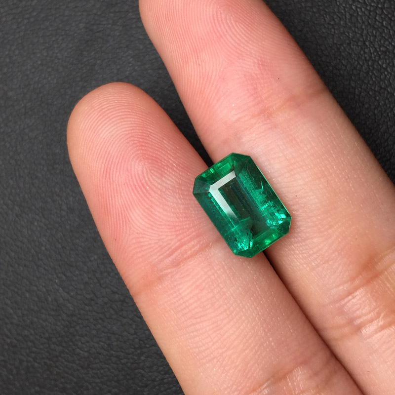 赞比亚 祖母绿裸石2.71ct GUILD MEDIUM GREEN Insignificant
