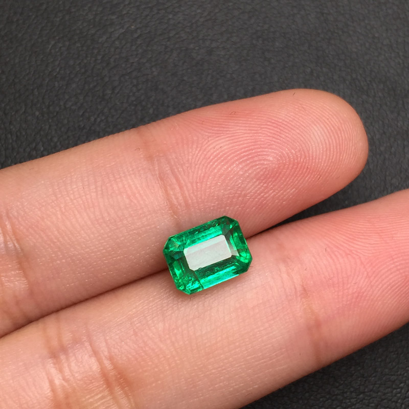 赞比亚 祖母绿裸石1.74ct GUILD MEDIUM GREEN INSIGNIFICANT