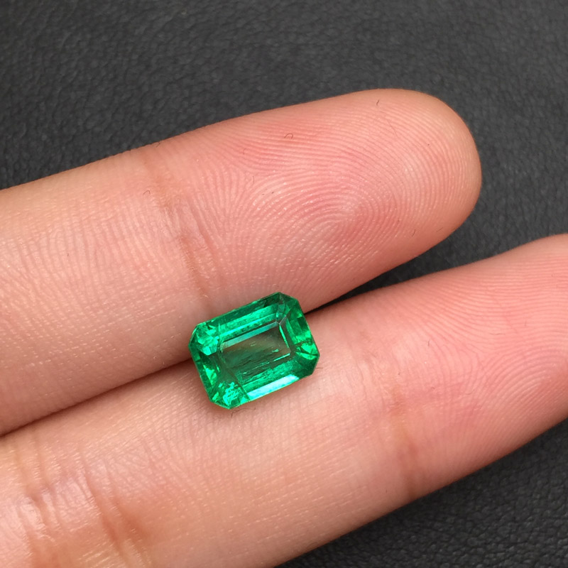 赞比亚 祖母绿裸石1.74ct GUILD MEDIUM GREEN INSIGNIFICANT