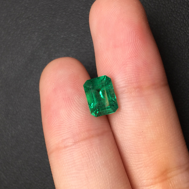 赞比亚 祖母绿裸石1.97ct GUILD INTENCE GREEN NONE