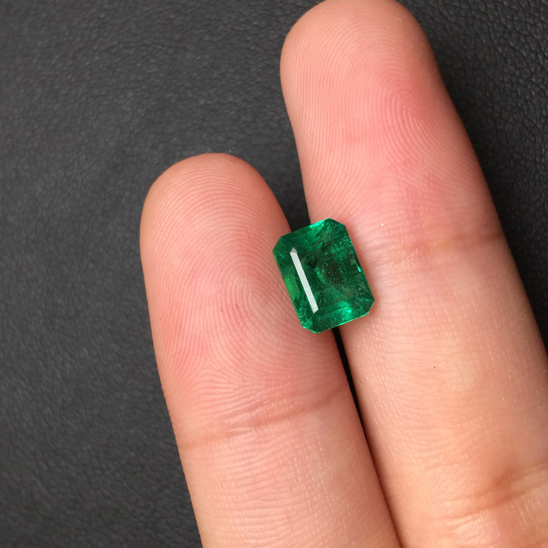 赞比亚 祖母绿裸石1.97ct GUILD INTENCE GREEN NONE