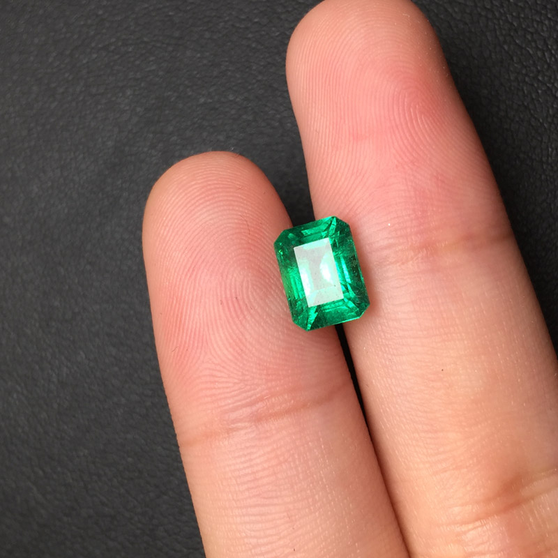 赞比亚 祖母绿裸石1.97ct GUILD INTENCE GREEN NONE