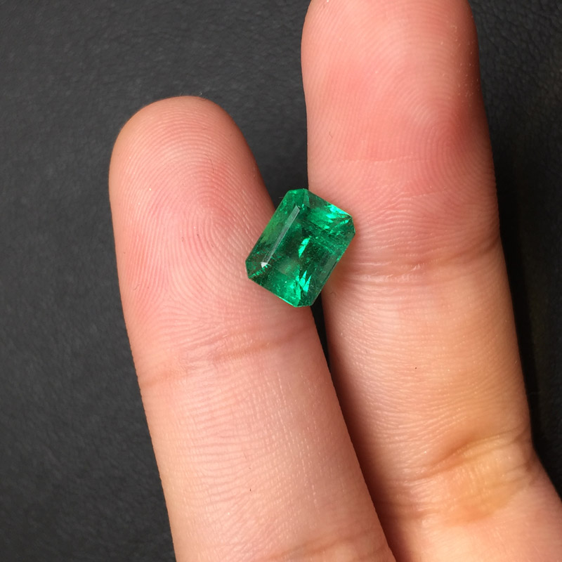 赞比亚 祖母绿裸石1.97ct GUILD INTENCE GREEN NONE