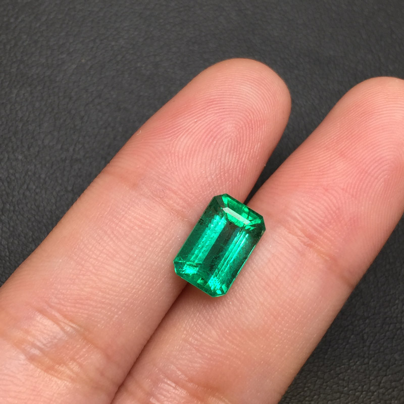 赞比亚 祖母绿裸石2.48ct GUILD MEDIUM GREEN Insignificant