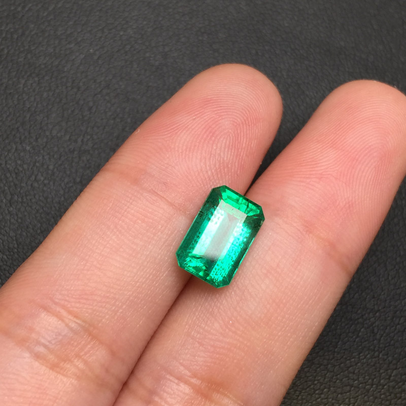 赞比亚 祖母绿裸石2.48ct GUILD MEDIUM GREEN Insignificant
