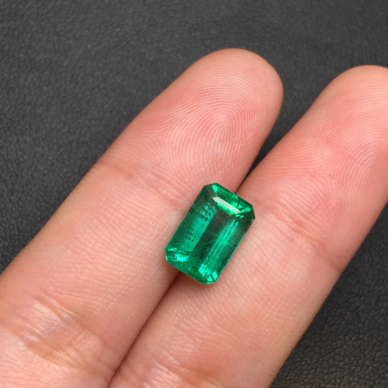 赞比亚 祖母绿裸石2.48ct GUILD MEDIUM GREEN Insignificant