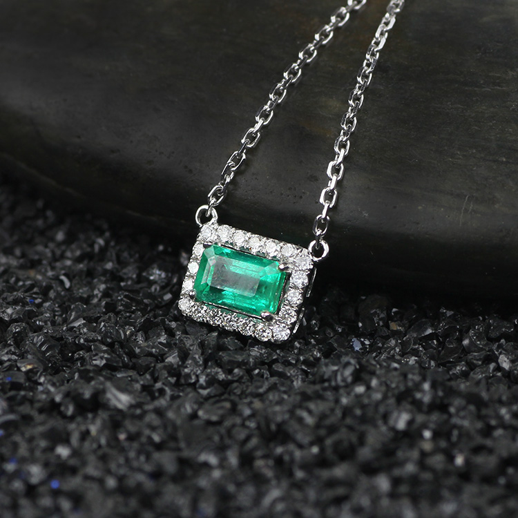 18K白祖母绿链牌0.747ct