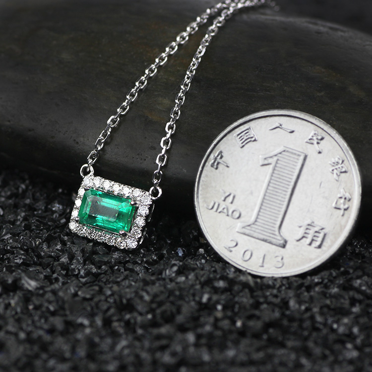 18K白祖母绿链牌0.747ct