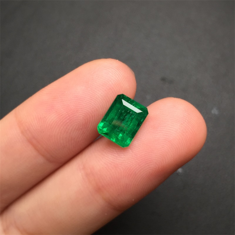 哥伦比亚 祖母绿裸石2.08克拉 GRS VIVID MUZO Minor