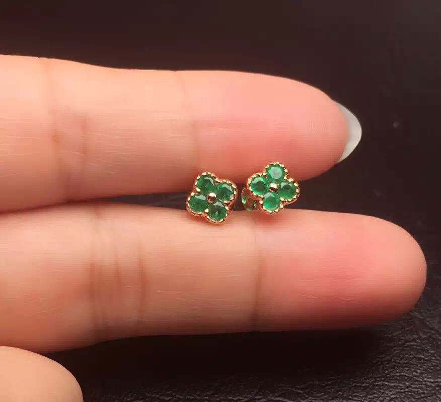 红18K金祖母绿耳钉0.551克拉/8粒