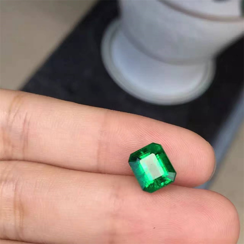 赞比亚 祖母绿裸石2.14克拉 GRS vivid green Minor