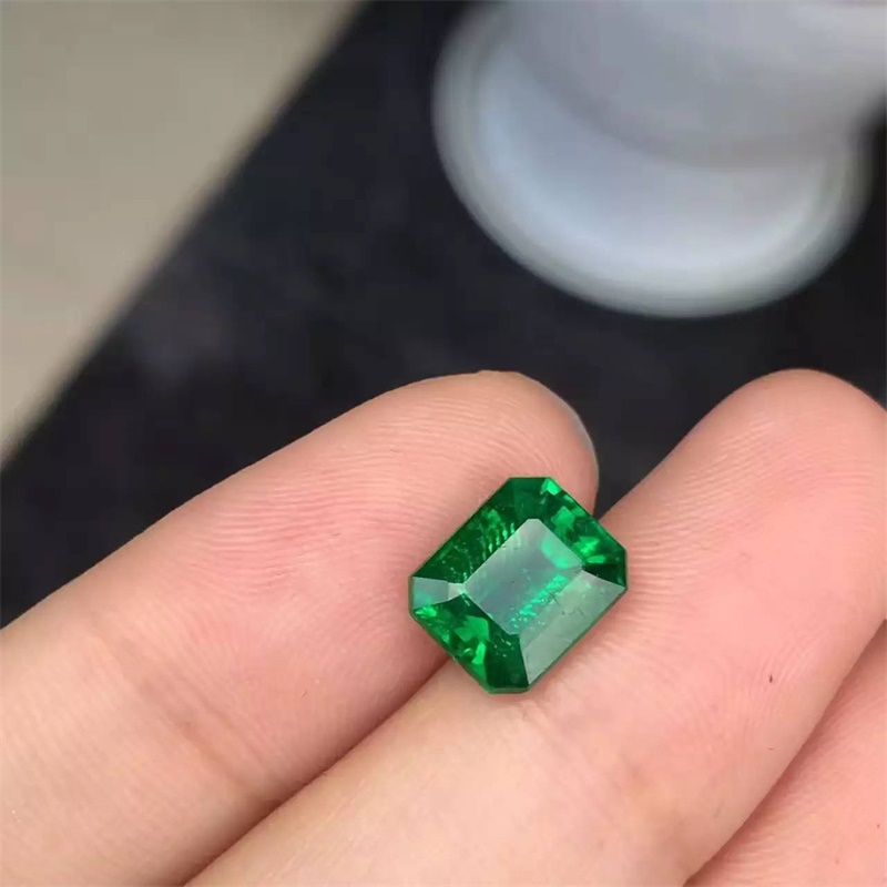 赞比亚 祖母绿裸石2.14克拉 GRS vivid green Minor