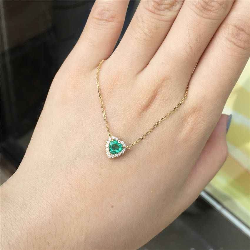 黄18K金祖母绿链牌0.333克拉